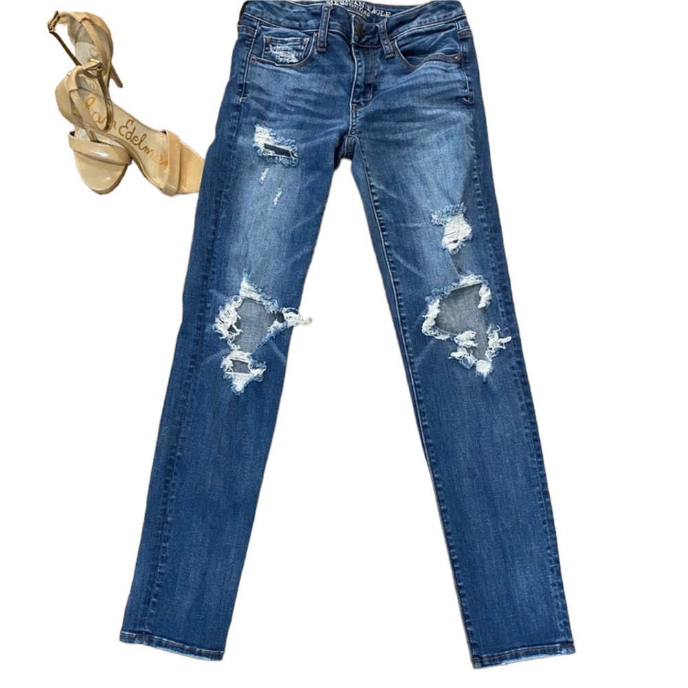 American Eagle ripped / distressed denim skinny leg jeans
